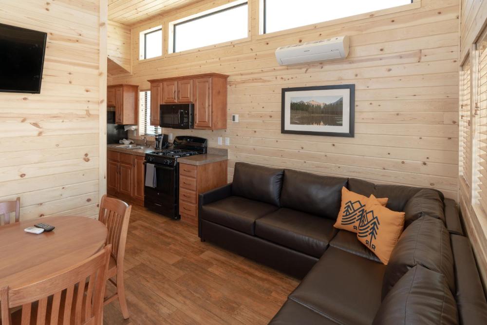 Bearclaw Cabin 2 Bedroom interior